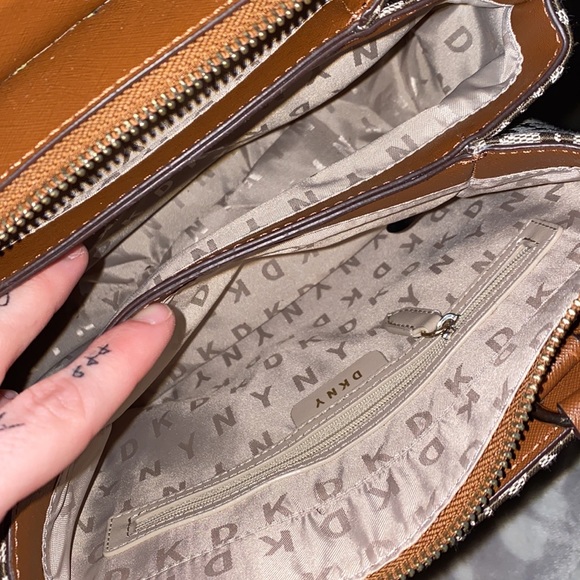 Dkny purse - Picture 5 of 8